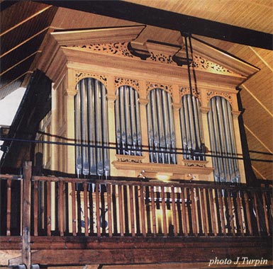 Buffet 1998 en chêne et sapin massifs réalisé 
par Jack Champion et Sa Sovab (Vierzon)